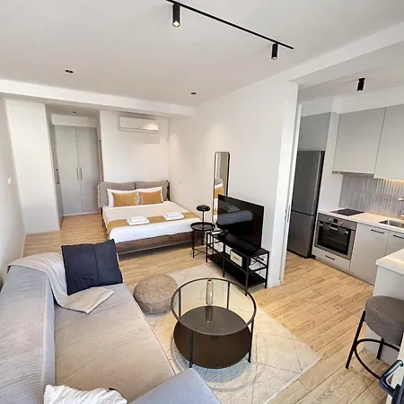 Yamas Olympia Old Town Center * Limassol