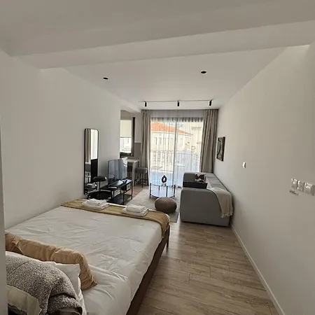 Yamas Olympia Old Town Center Apartment *