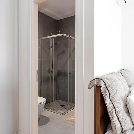 Yamas Olympia Old Town Center Apartment *