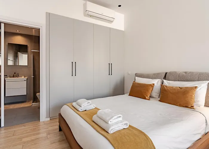 Yamas Urban Living Olympia Old Town *