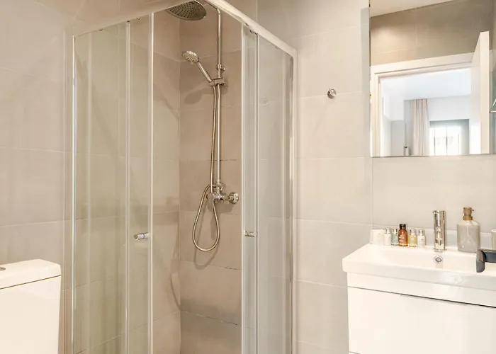 Yamas Urban Living Olympia Old Town *