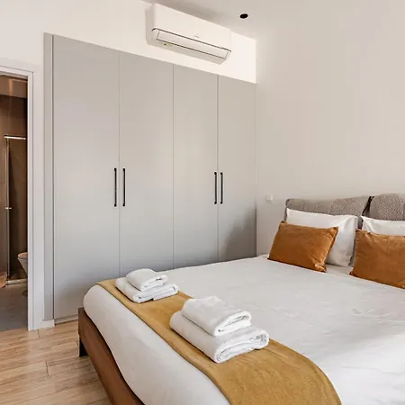 Yamas Urban Living Olympia Old Town *