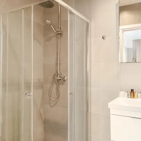 Yamas Urban Living Olympia Old Town *